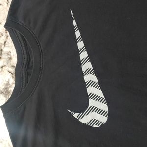 Nike long sleeve t-shirt